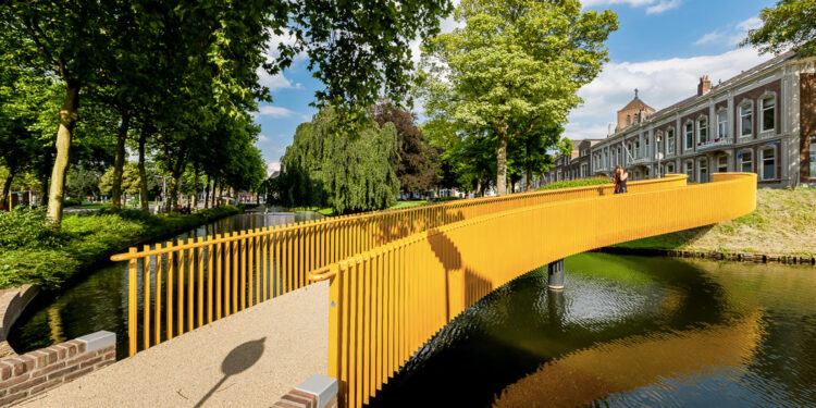 Haasnoot Bruggen levert bijzondere brug in gemeente Tiel. Ontwerp in samenwerking met Wurck.