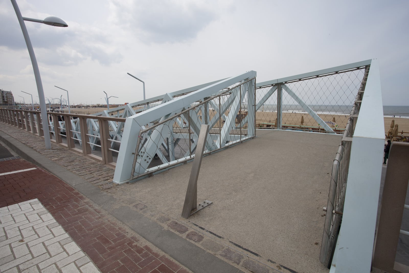 Haasnoot Bruggen bouwt een bijzondere voetgangersbrug voor de nieuwe boulevard in Scheveningen.