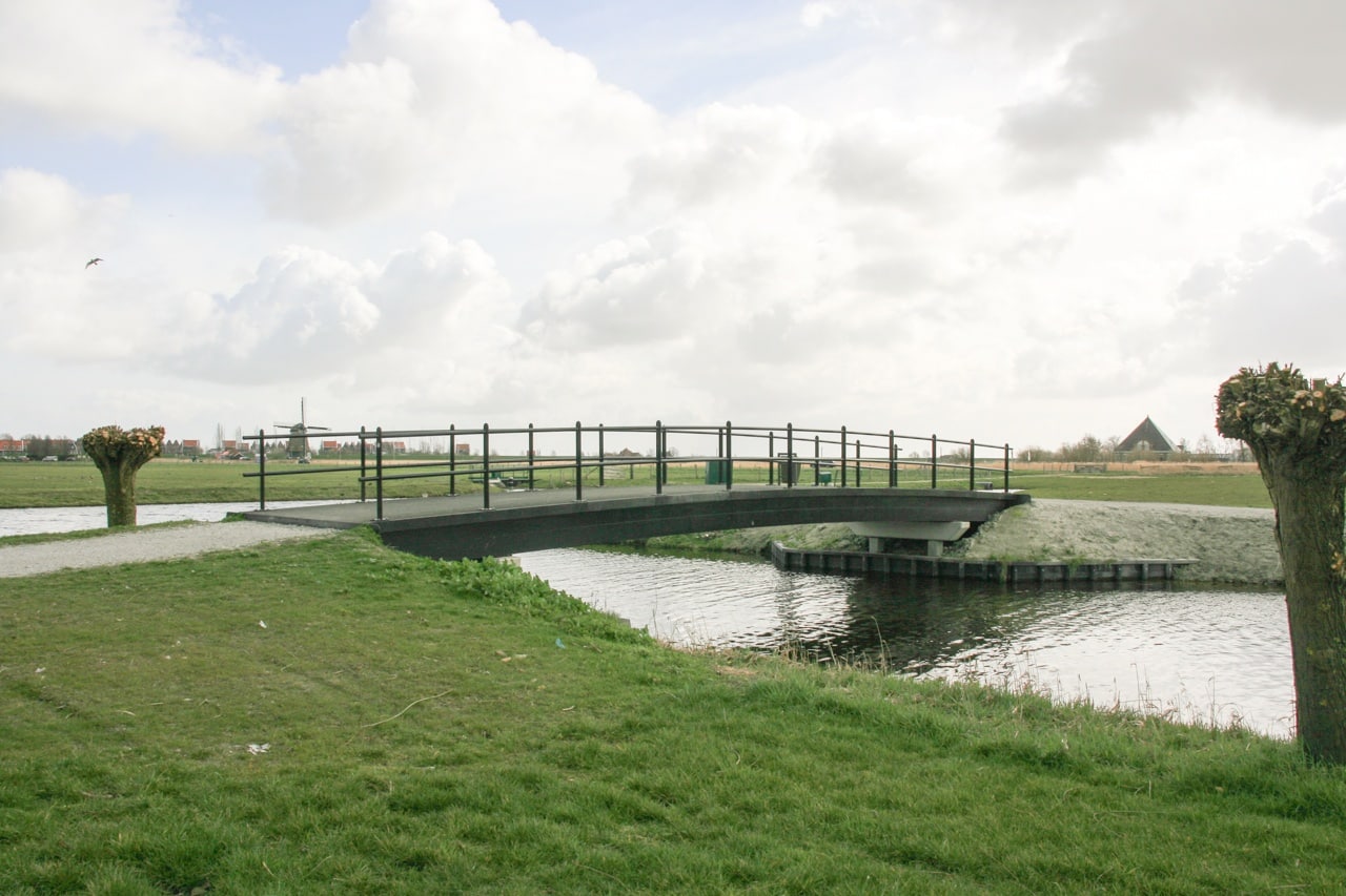 Fiberline brug waterberging Zeddeweg – Volendam